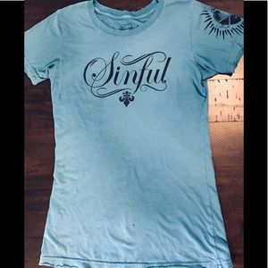 💙Sinful brand size M t-shirt. 💙
